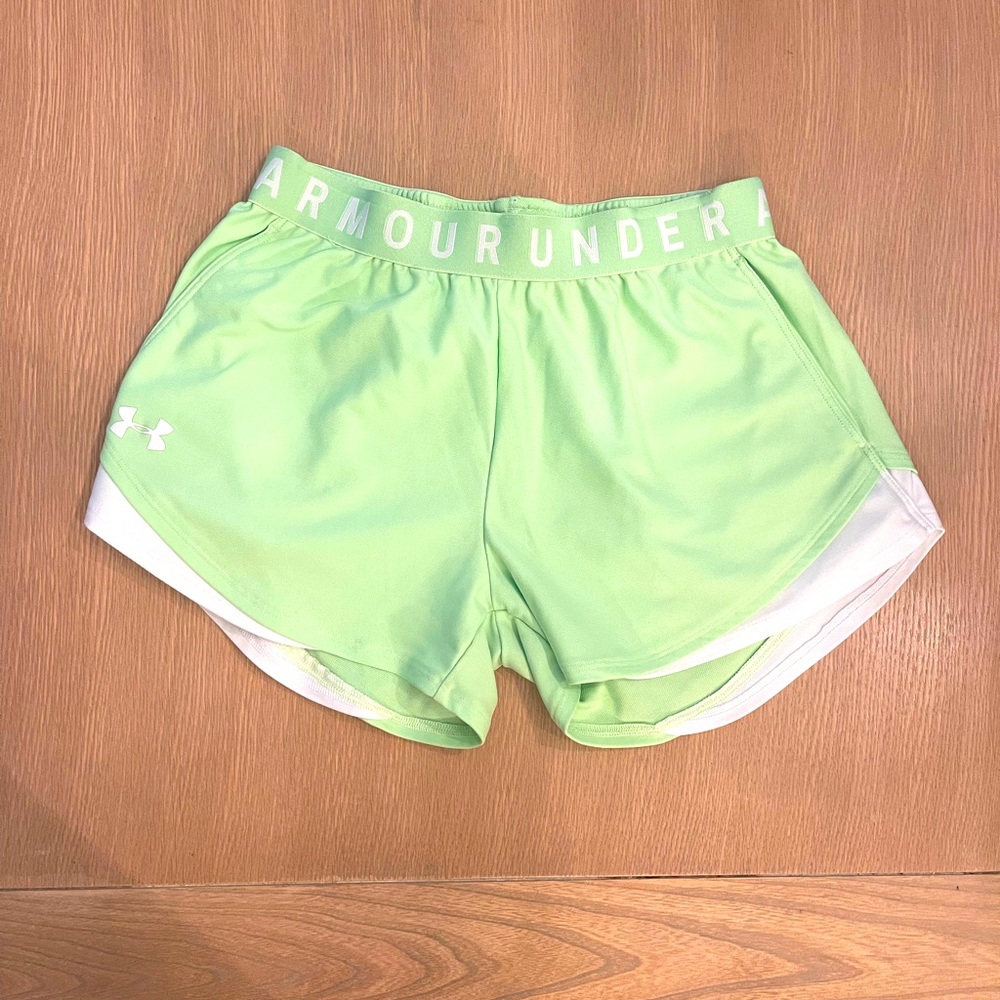 Womens UA play up shorts